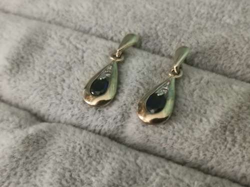Gorgeous 9ct Gold Earrings