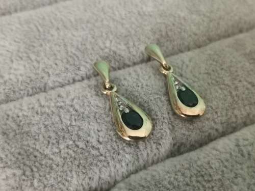 Gorgeous 9ct Gold Earrings