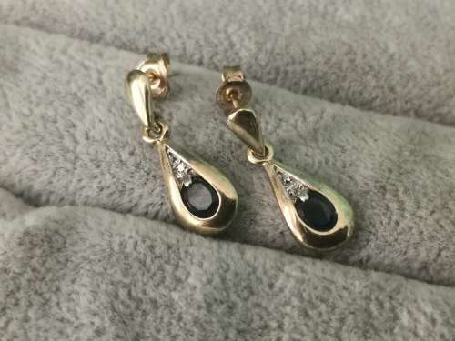 Gorgeous 9ct Gold Earrings