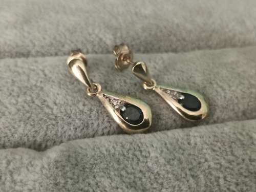 Gorgeous 9ct Gold Earrings