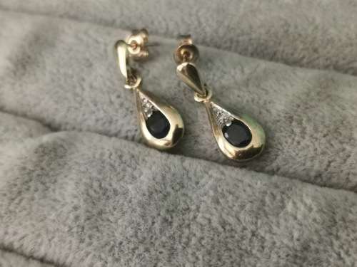 Gorgeous 9ct Gold Earrings