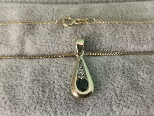 Stunning 9ct Gold Necklace