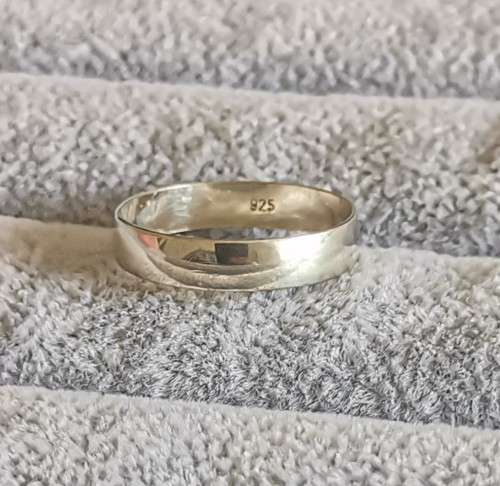 *R1 Auction* Plain Silver Ring
