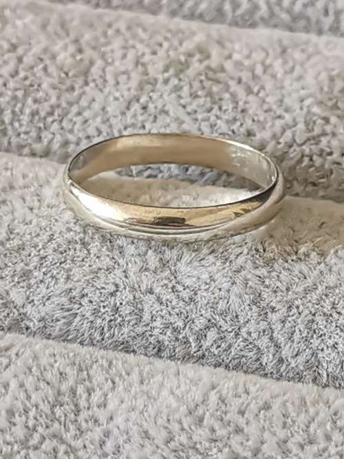 *R1 Auction* Plain Silver Ring