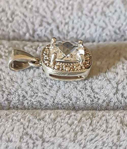 DISCOUNT!!! Dazzling Silver Pendant