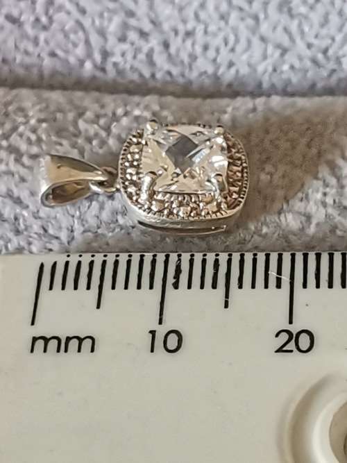 DISCOUNT!!! Dazzling Silver Pendant