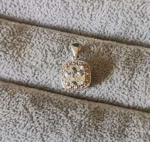 DISCOUNT!!! Dazzling Silver Pendant