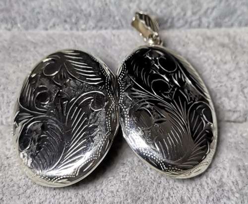 DISCOUNT!!! Detailed Silver Locket Pendant