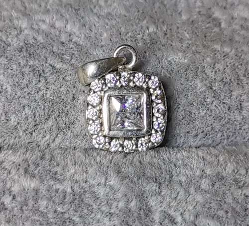 DISCOUNT!!! Dazzling Silver Pendant