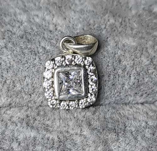 DISCOUNT!!! Dazzling Silver Pendant