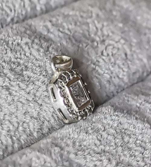 DISCOUNT!!! Dazzling Silver Pendant