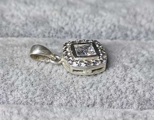 DISCOUNT!!! Dazzling Silver Pendant