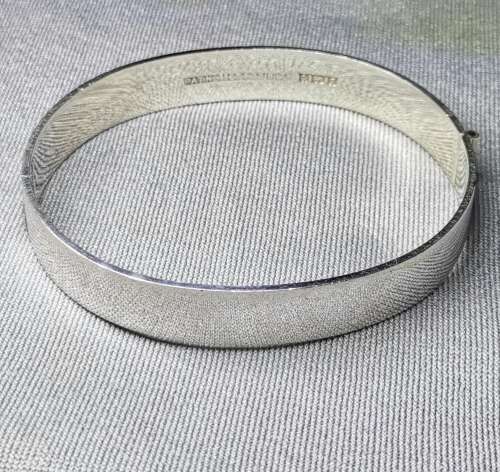 **R1 Auction**  Detailed Silver Bangle