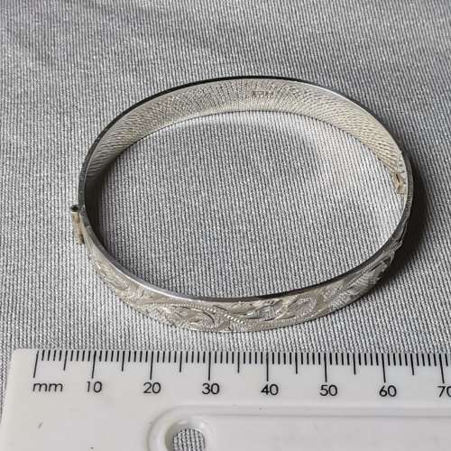 **R1 Auction**  Detailed Silver Bangle