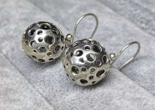 **R1 Auction**  Unique Silver Earrings