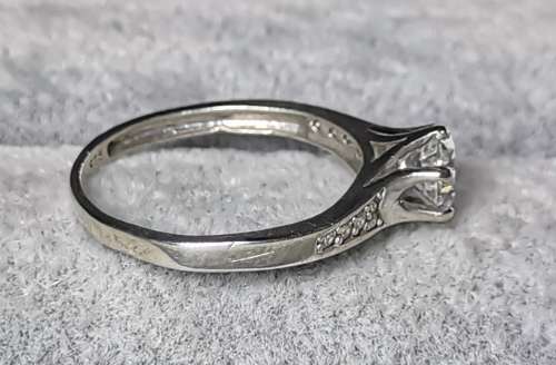 *R1 Auction* Cute Silver Ring