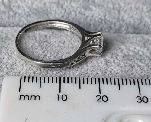 *R1 Auction* Cute Silver Ring