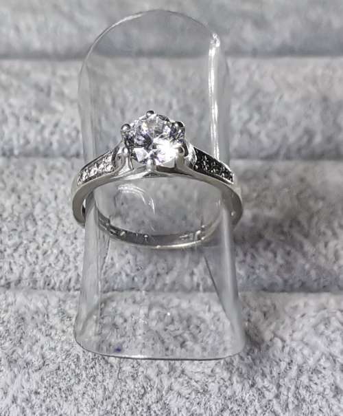 *R1 Auction* Cute Silver Ring