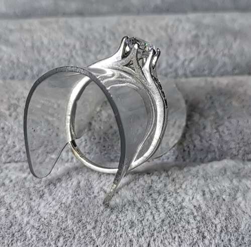 *R1 Auction* Cute Silver Ring