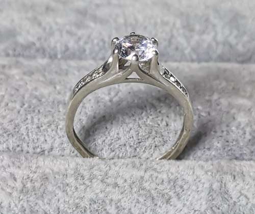 *R1 Auction* Cute Silver Ring