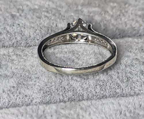 *R1 Auction* Cute Silver Ring
