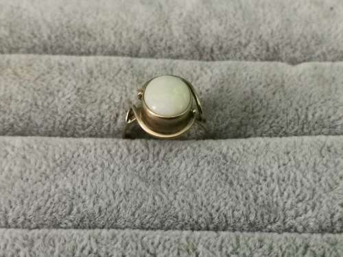 9ct Gold Opal Ring