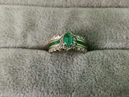 Gorgeous 9ct Gold Ring