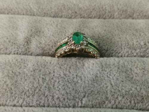 Gorgeous 9ct Gold Ring