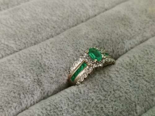 Gorgeous 9ct Gold Ring