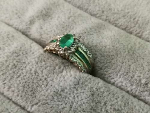 Gorgeous 9ct Gold Ring