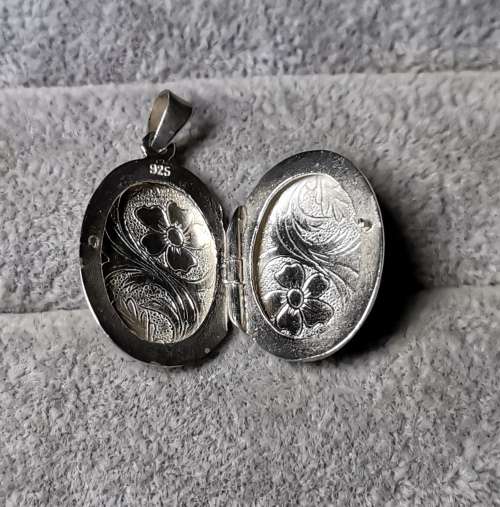 Discount!!! Silver Locket Pendant