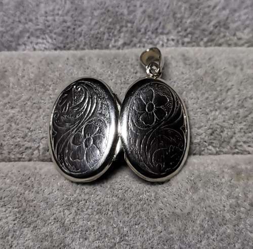 Discount!!! Silver Locket Pendant