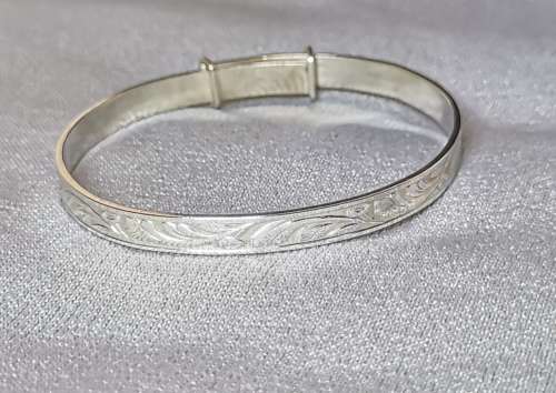 Dainty Silver Bangle