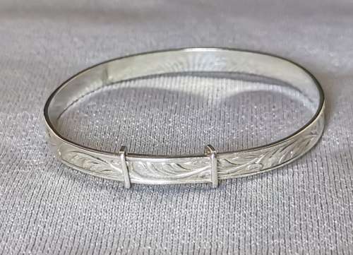 Dainty Silver Bangle