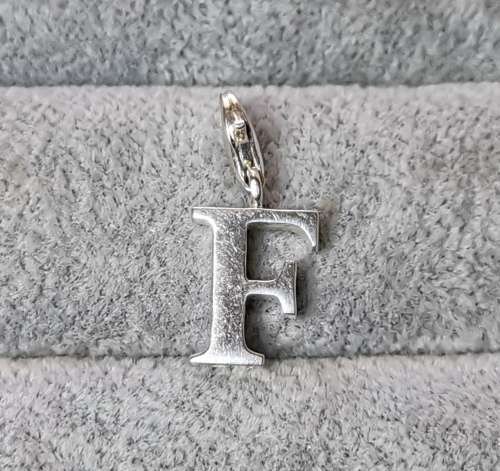 *R1 Auction* Thomas Sabo Letter `F` Charm