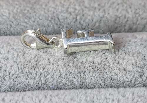 *R1 Auction* Thomas Sabo Letter `F` Charm