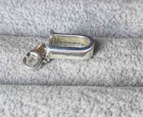 *R1 Auction* Thomas Sabo Letter `U` Charm