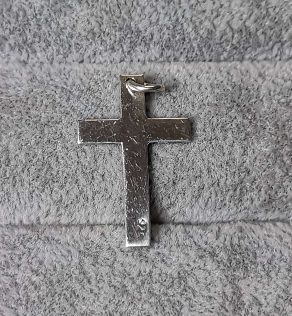 Pretty Silver Cross Pendant