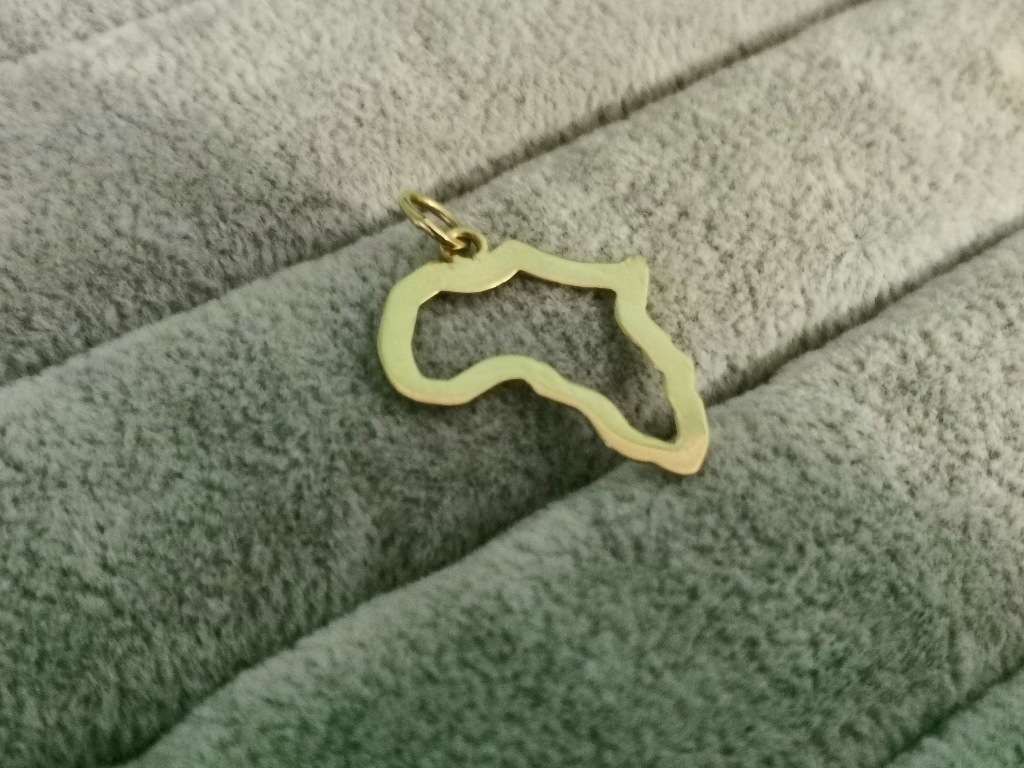 9ct Gold Africa Pendant
