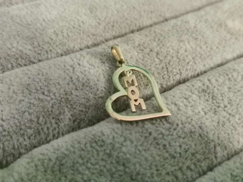 9ct Gold Heart `MOM` Pendant