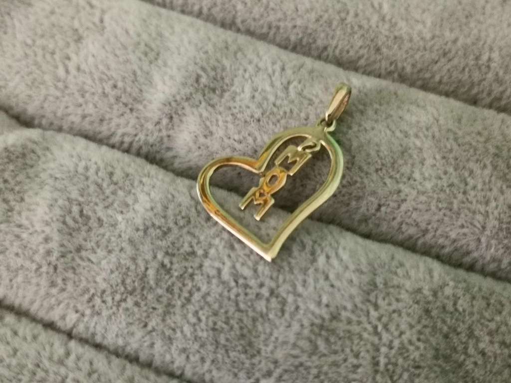 9ct Gold Heart `MOM` Pendant