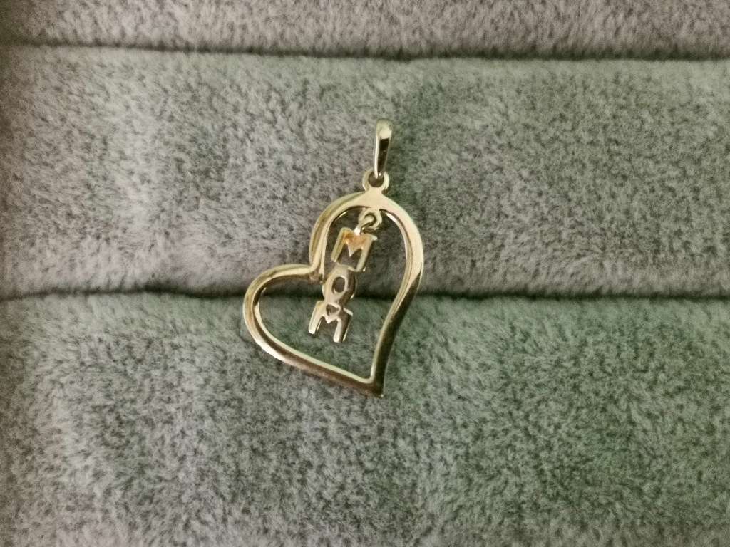 9ct Gold Heart `MOM` Pendant
