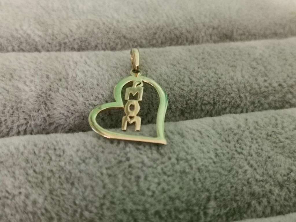 9ct Gold Heart `MOM` Pendant
