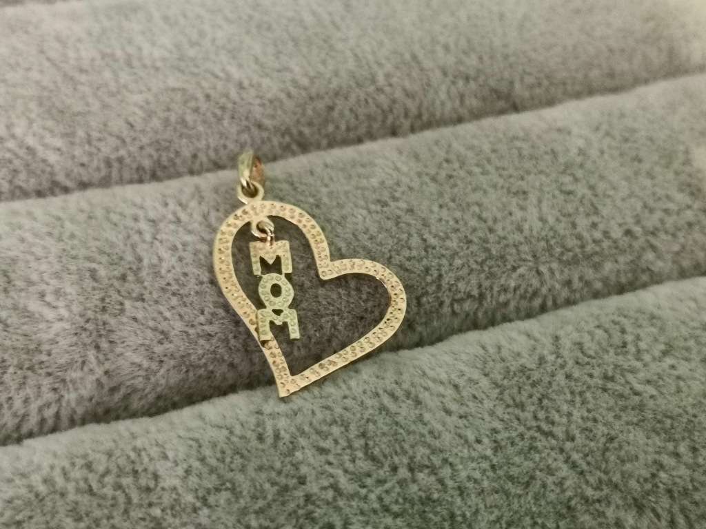 9ct Gold Heart `MOM` Pendant