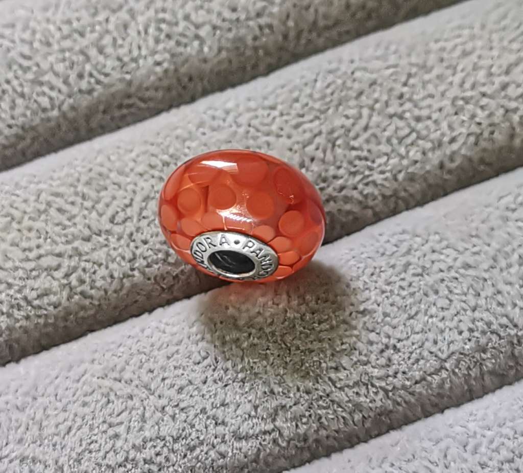 **R1 Auction**  Pandora Large Burnt Orange Dots Glass Charm