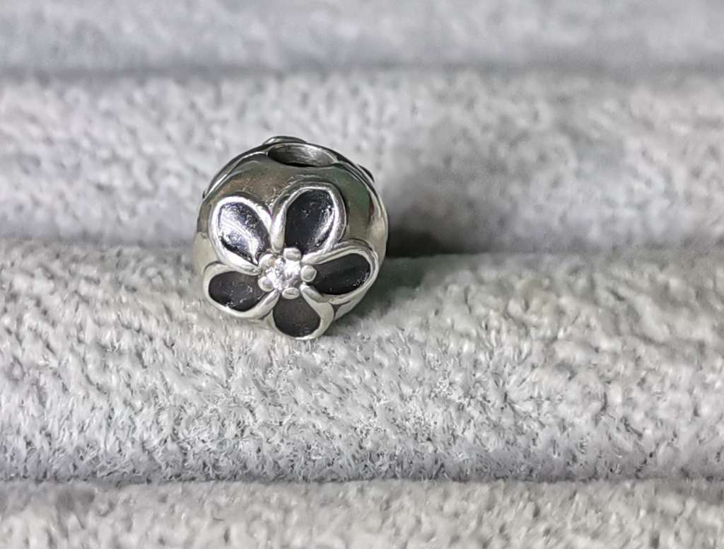 *R1 Auction* Pandora Mystic Flower Clip Charm