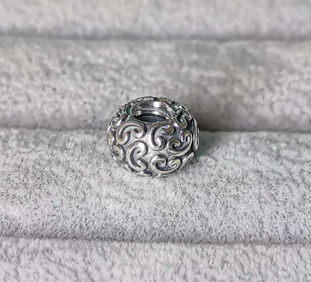 Pandora Feeling Groovy Charm