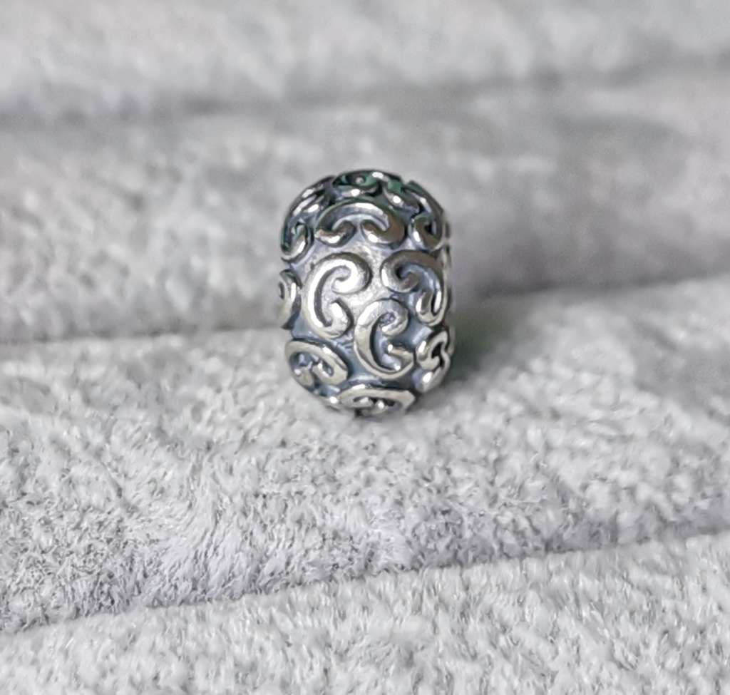 Pandora Feeling Groovy Charm