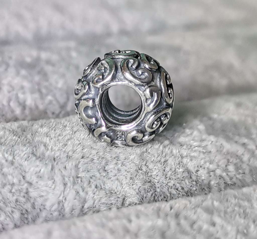 Pandora Feeling Groovy Charm