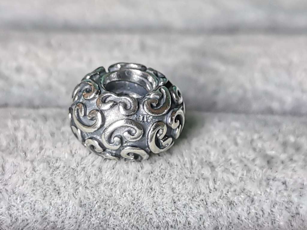 Pandora Feeling Groovy Charm